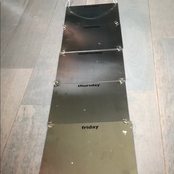 Metal magnetic wall hanging for organizing! - Picture 4 of 5